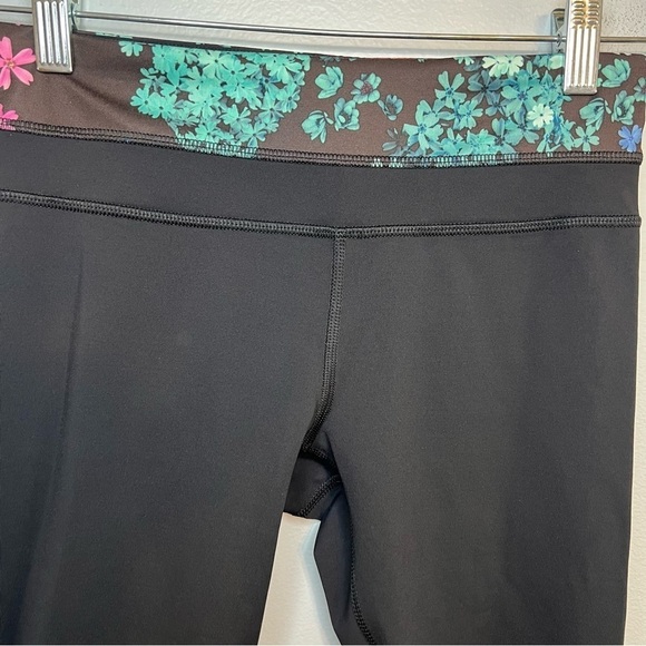 Lululemon Pants Black Cropped Leggings Floral Waist Band Yoga Running Logo Sz 4 - Picture 5 of 10
